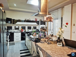 Vila cu 8 camere de vanzare, zona Nord, 554.44 mp