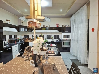 Vila cu 8 camere de vanzare, zona Nord, 554.44 mp