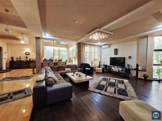 Vila cu 8 camere de vanzare, zona Nord, 554.44 mp