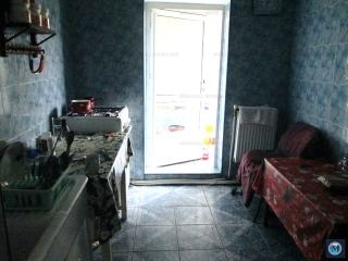 Apartament 4 camere de vanzare, zona Penes Curcanul, 77 mp