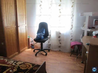 Apartament 4 camere de vanzare, zona Penes Curcanul, 77 mp