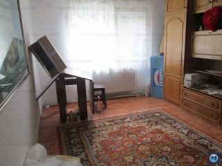 Apartament 4 camere de vanzare, zona Penes Curcanul, 77 mp