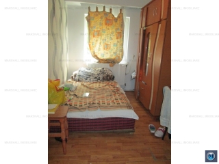 Apartament 4 camere de vanzare, zona Penes Curcanul, 77 mp