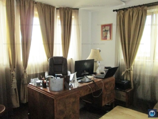 Vila cu 5 camere de vanzare, zona Exterior Vest, 200 mp