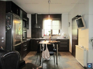 Vila cu 5 camere de vanzare, zona Exterior Vest, 200 mp