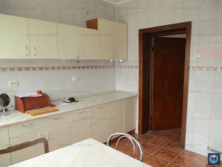 Vila cu 5 camere de vanzare, zona Cantacuzino, 165 mp