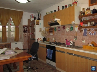 Vila cu 6 camere de vanzare in Bucov, 260 mp