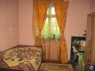 Vila cu 10 camere de vanzare, zona Central, 227.29 mp