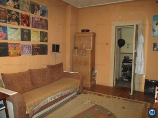Vila cu 10 camere de vanzare, zona Central, 227.29 mp