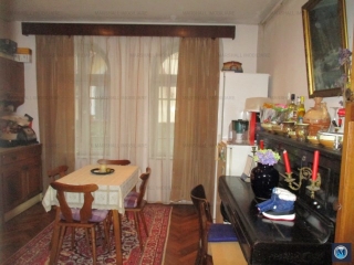 Vila cu 10 camere de vanzare, zona Central, 227.29 mp