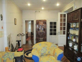 Vila cu 10 camere de vanzare, zona Central, 227.29 mp