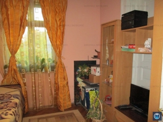 Vila cu 10 camere de vanzare, zona Central, 227.29 mp