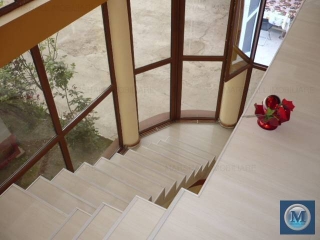Vila cu 9 camere de vanzare, zona Central, 400 mp