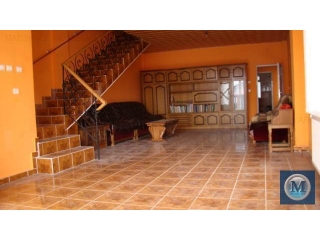 Vila cu 12 camere de vanzare in Strejnicu, 800 mp