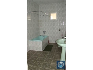 Vila cu 12 camere de vanzare in Strejnicu, 800 mp