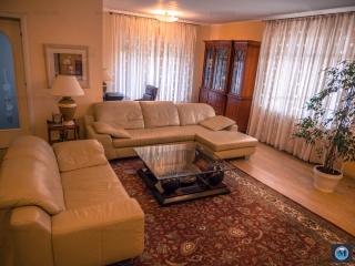 Vila cu 7 camere de vanzare in Baicoi, zona Vest, 360 mp
