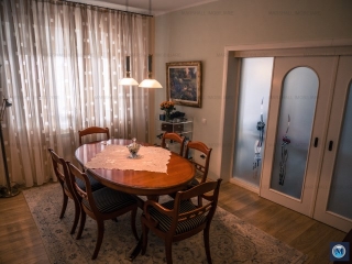 Vila cu 7 camere de vanzare in Baicoi, zona Vest, 360 mp