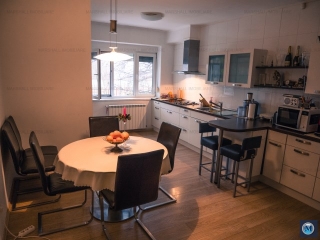 Vila cu 7 camere de vanzare in Baicoi, zona Vest, 360 mp