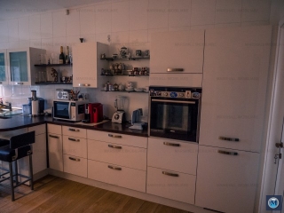 Vila cu 7 camere de vanzare in Baicoi, zona Vest, 360 mp