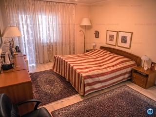 Vila cu 7 camere de vanzare in Baicoi, zona Vest, 360 mp