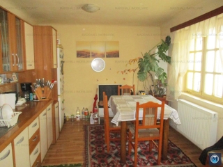 Vila cu 6 camere de vanzare, zona Traian, 145 mp