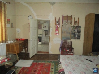 Vila cu 6 camere de vanzare, zona Traian, 145 mp