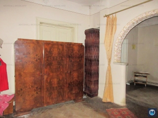 Casa cu 5 camere de vanzare, zona Central, 147.83 mp