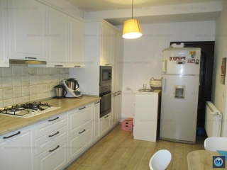 Vila cu 6 camere de vanzare, zona Eroilor, 185 mp