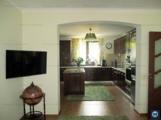 Casa cu 8 camere de vanzare in Strejnicu, 315 mp