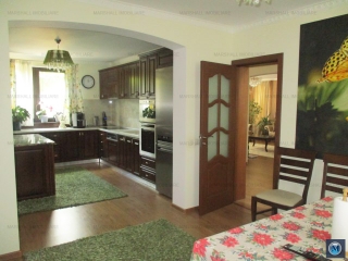Casa cu 8 camere de vanzare in Strejnicu, 315 mp