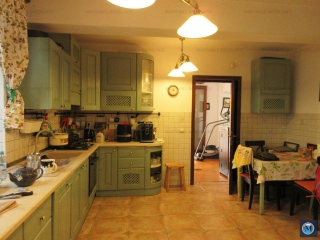Vila cu 6 camere de vanzare, zona Albert, 355.63 mp