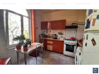 Vila cu 10 camere de vanzare, zona Central, 283.85 mp