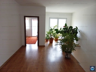 Vila cu 10 camere de vanzare in Banesti, 250 mp