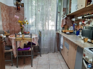 Apartament 3 camere de vanzare, zona Cina, 57 mp