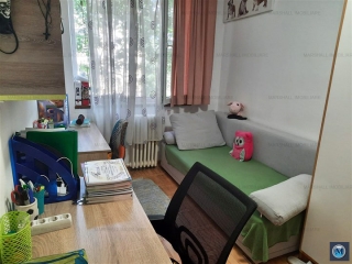 Apartament 3 camere de vanzare, zona Cina, 57 mp