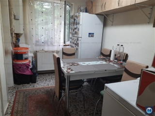 Apartament 4 camere de vanzare, zona Vest, 52 mp