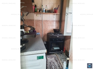 Apartament 4 camere de vanzare, zona Vest, 52 mp