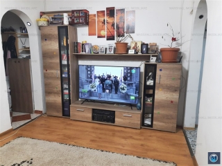 Apartament 4 camere de vanzare, zona Vest, 52 mp
