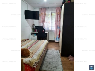 Apartament 4 camere de vanzare, zona Vest, 52 mp