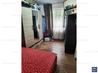 Apartament 4 camere de vanzare, zona Vest, 52 mp