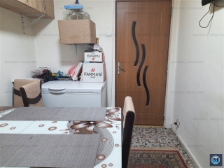 Apartament 4 camere de vanzare, zona Vest, 52 mp