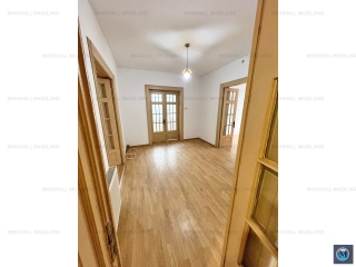Vila cu 7 camere de vanzare in Urlati, zona Central, 205 mp
