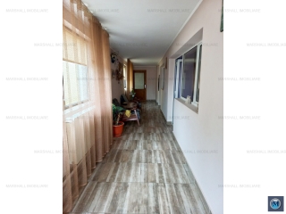 Vila cu 8 camere de vanzare in Strejnicu, 245.42 mp