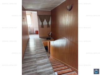 Vila cu 8 camere de vanzare in Strejnicu, 245.42 mp