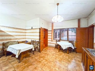 Casa cu 4 camere de vanzare, zona Lupeni, 259 mp