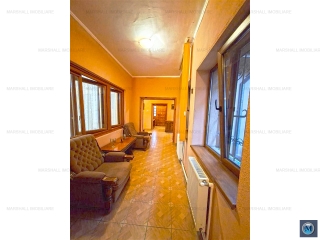 Casa cu 4 camere de vanzare, zona Lupeni, 259 mp