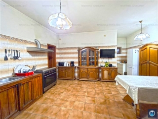 Casa cu 4 camere de vanzare, zona Lupeni, 259 mp