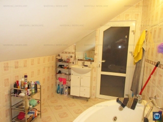 Casa cu 7 camere de vanzare, zona Central, 268 mp