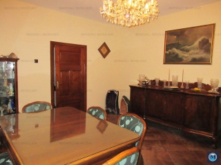 Casa cu 7 camere de vanzare, zona Central, 268 mp