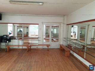 Vila cu 9 camere de vanzare, zona Republicii, 593.26 mp